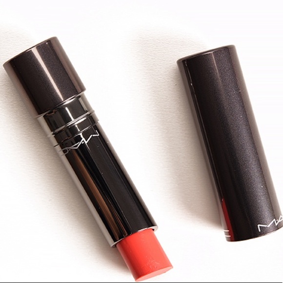 π3/$25π MAC Huggable Lipcolour Fashion Force - Picture 4 of 6